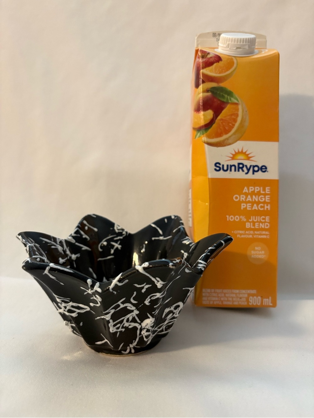 Vtg mid-century, modern black and white drizzle bowl